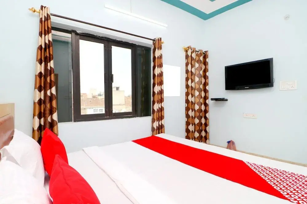 OYO 43966 Jaura Inn