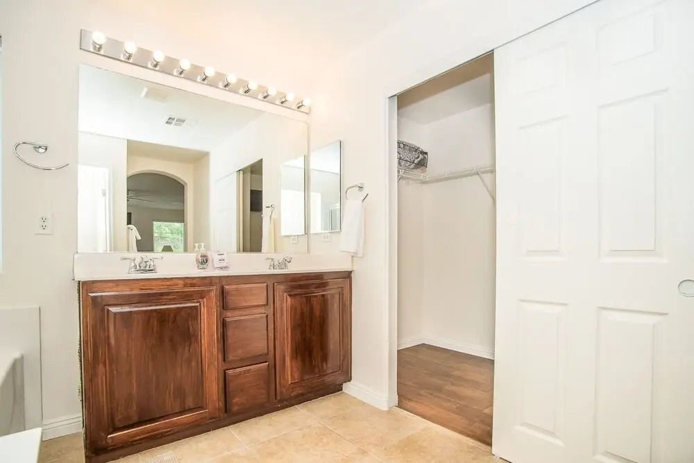 Grey High Roller - 4Bd 3Ba