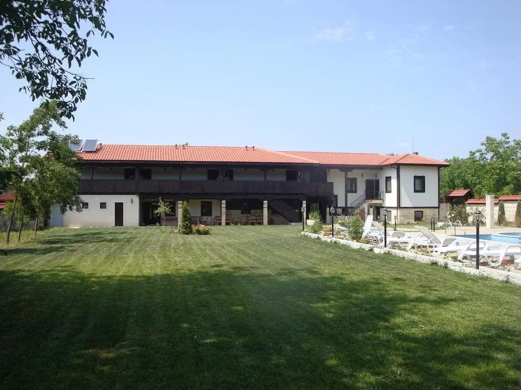 Guest House Black Lom