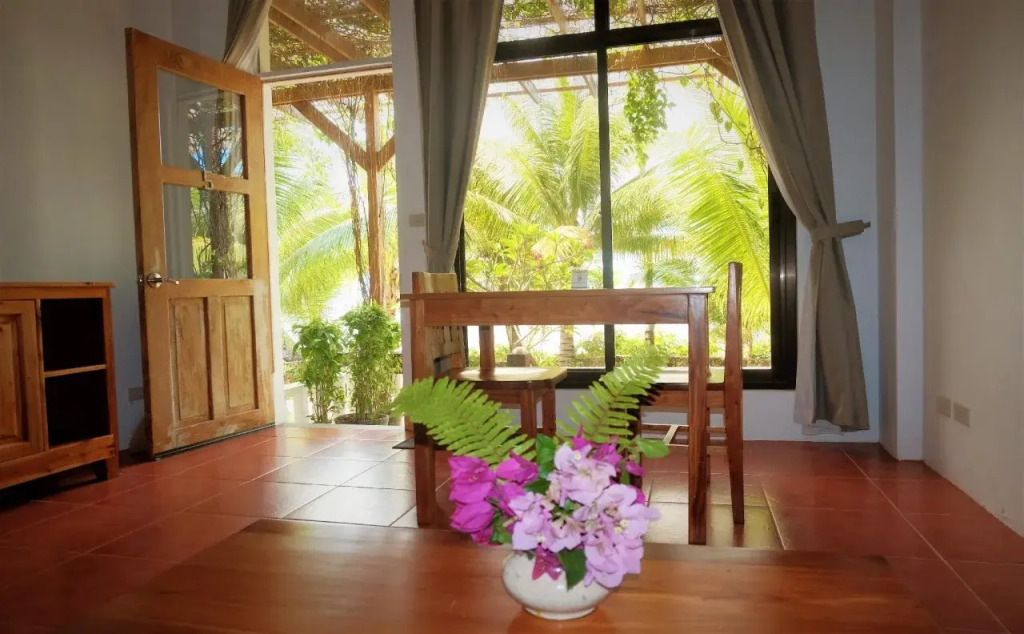 Island View Beachfront Resort