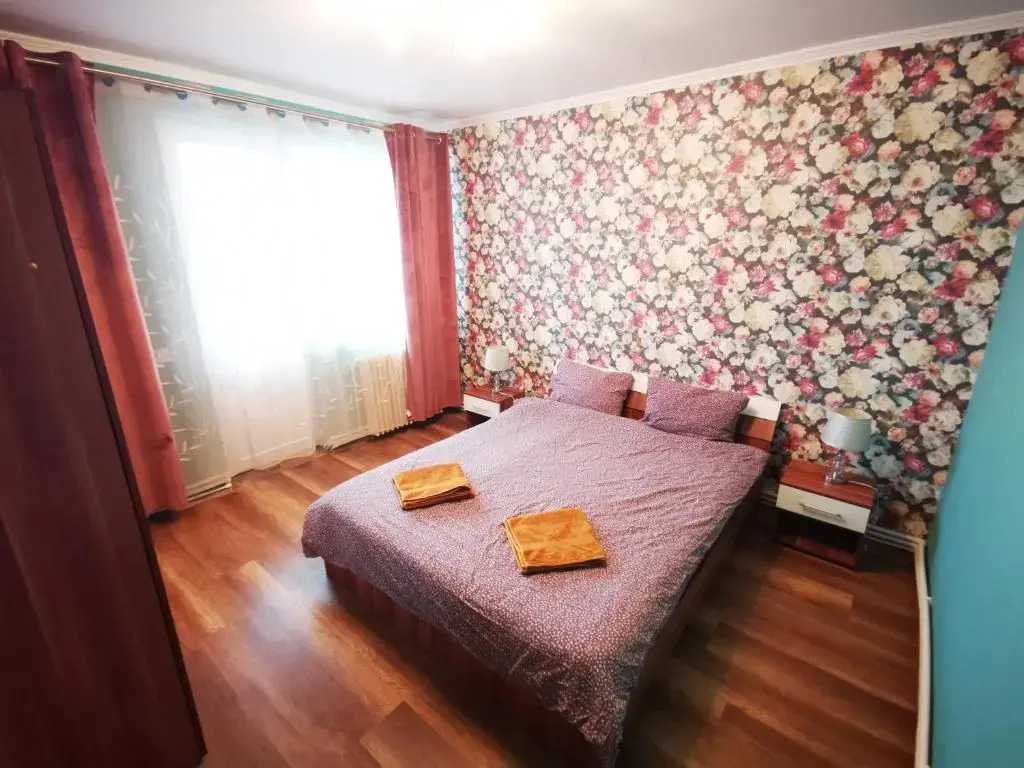 2 rooms Airy & Bright Colors