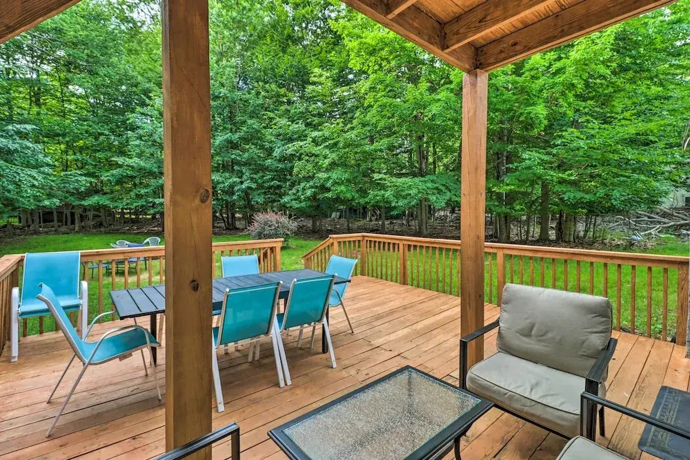 Spacious Tobyhanna Family Home: Pool/beach Access!