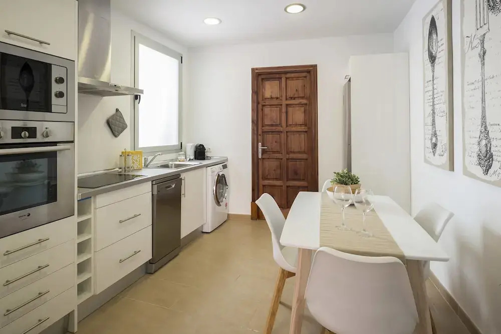 Residence by G Confraria de Sant Miquel 2
