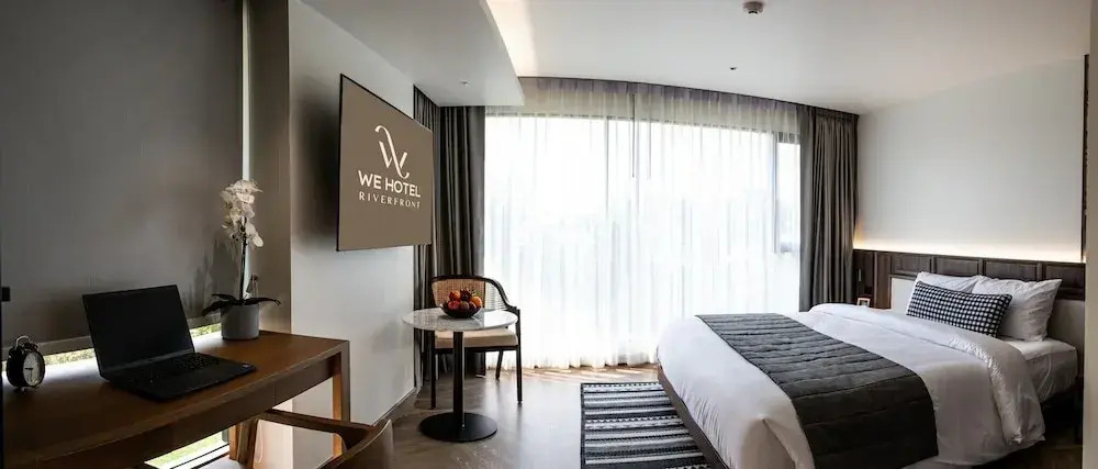 We Hotel Riverfront