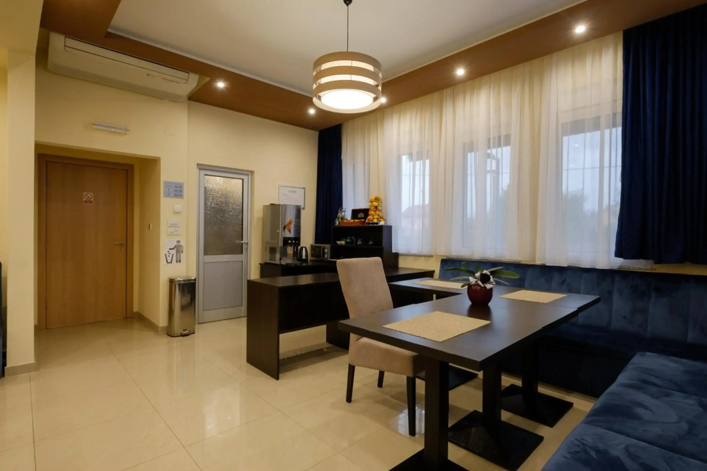 Airport Hotel Garni
