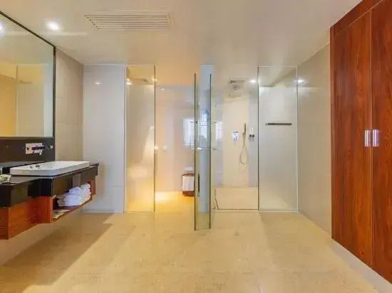 Yinglun Holiday Hotel