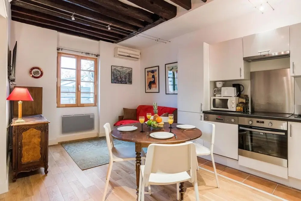 Temple - Le Marais Apartment