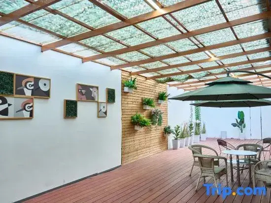 Home Cloud Four Seasons Hotel (Dunhua Chang'an Road Food Street Branch)