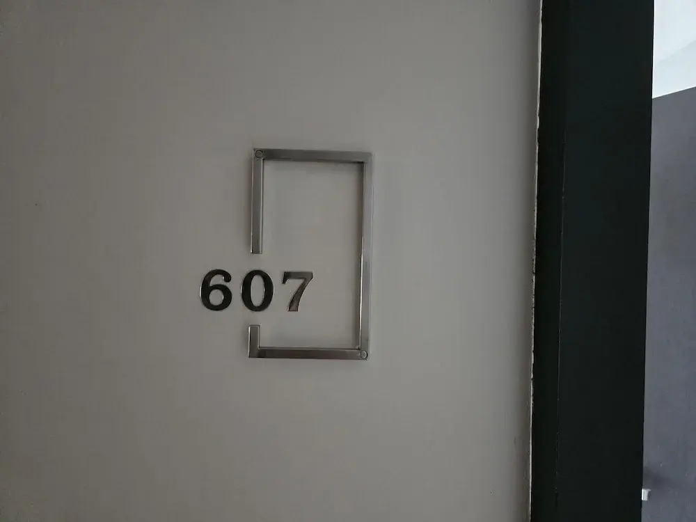 Sleek Corner 1 Bed Apt T1-607