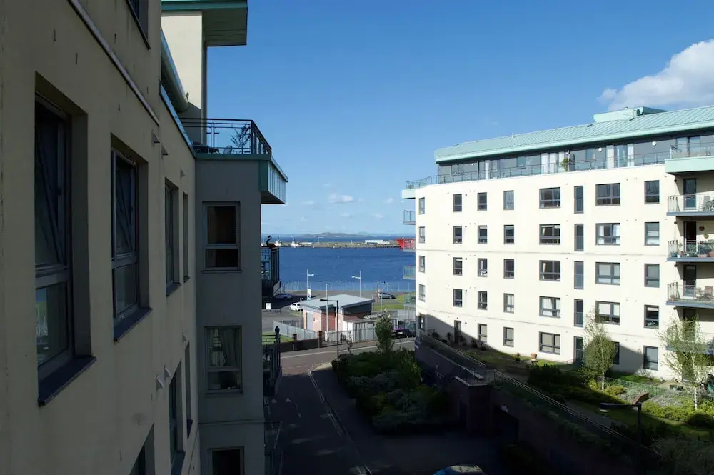 2 Bedroom Modern Apartment At The Shore