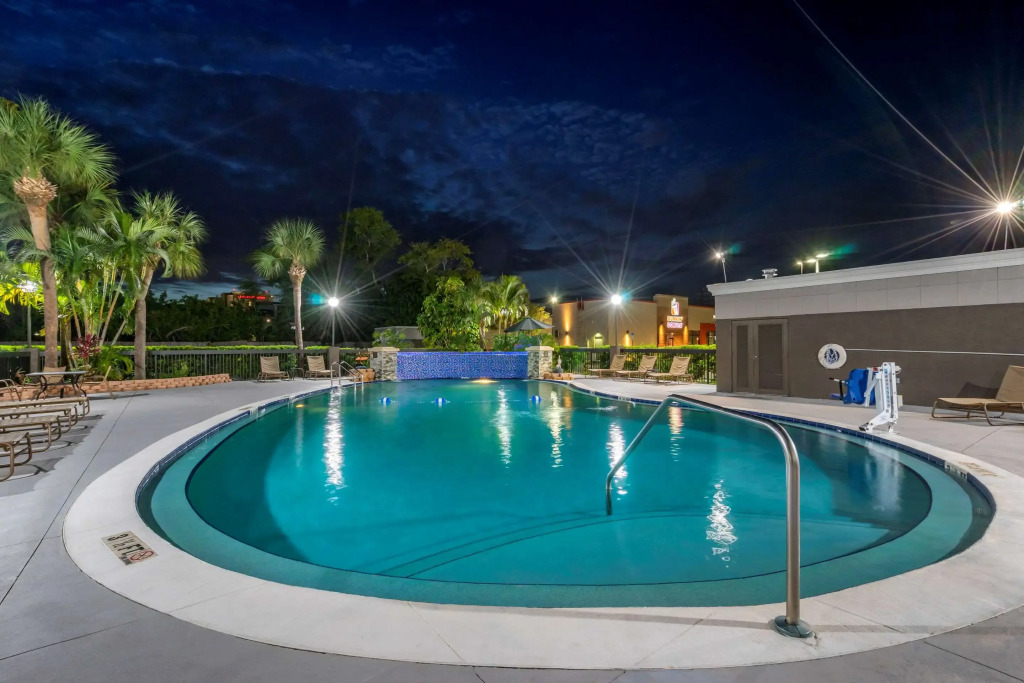 Comfort Inn & Suites St Pete - Clearwater International Airport