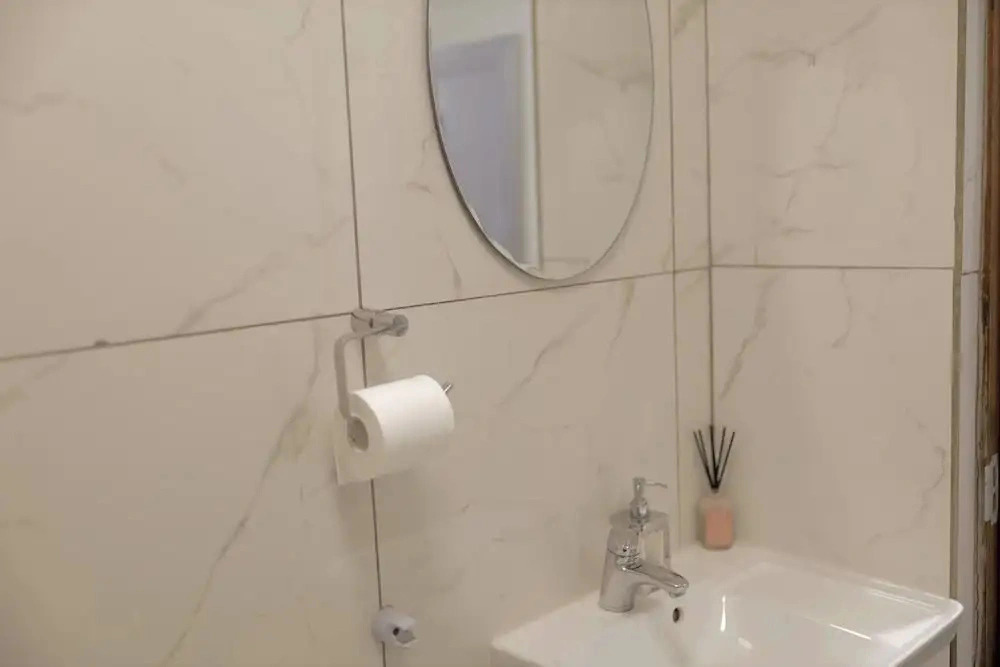 Luxurious, Spacious 2-br