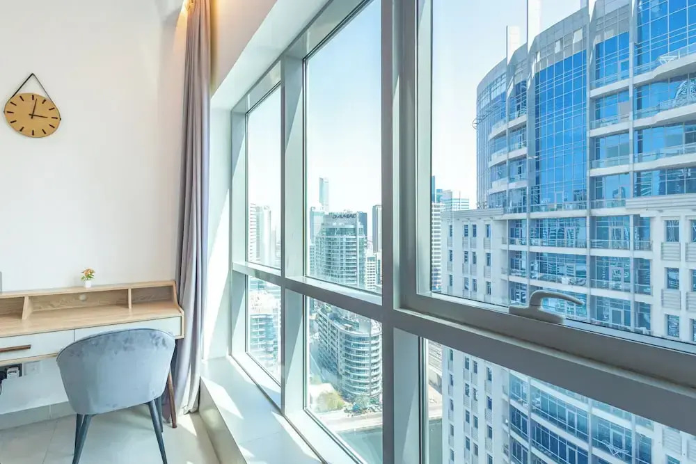 SuperHost - Exclusive 25th Floor Retreat with Marina Views