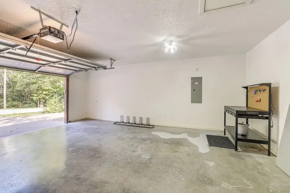 Bike, Golf, Relax: Modern Bella Vista Home w/ Deck