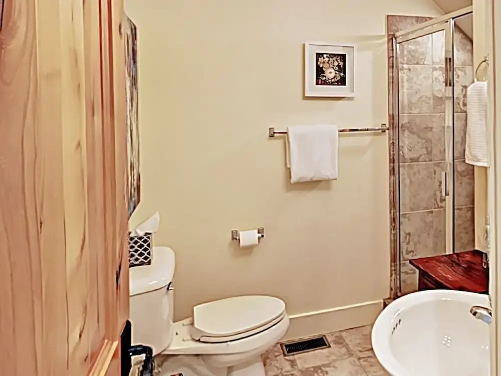 New Listing! Newpark Townhome W/ Hot Tub 2 Bedroom Townhouse