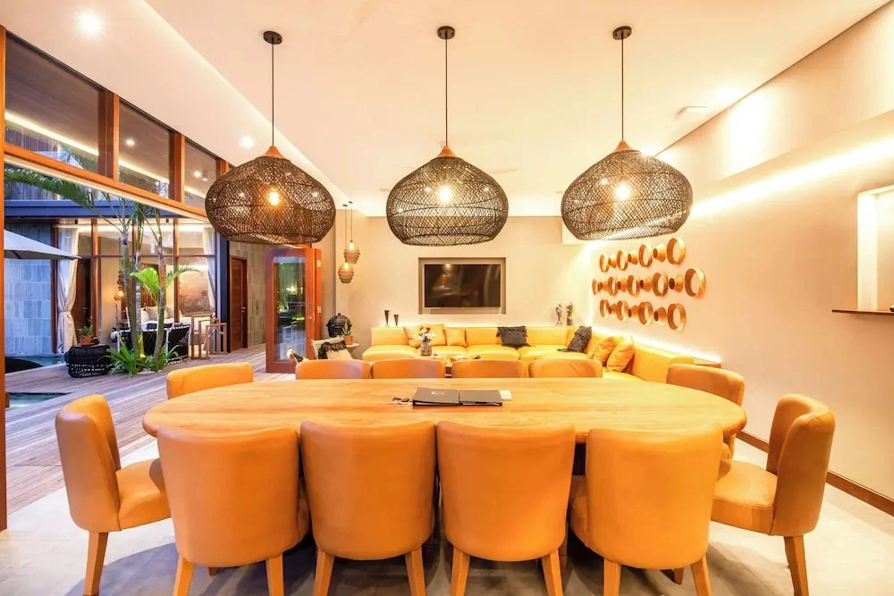 Luxury 6BR Canggu 400m to Finns Beach