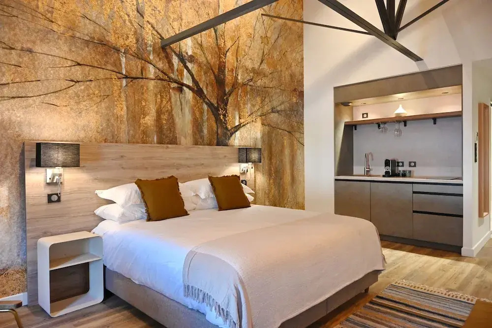 Walnut Bistro & Suites