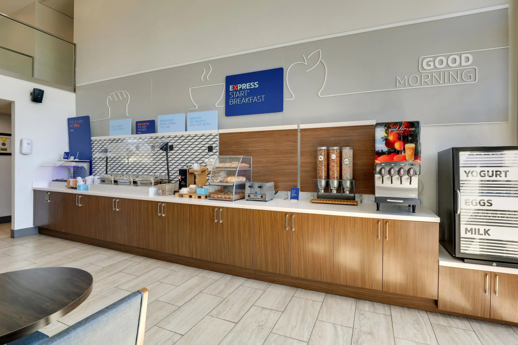 Holiday Inn Express Hotel & Suites Branson 76 Central by IHG