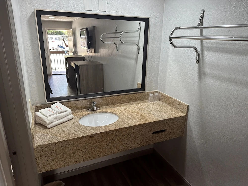 Budget Inn Express