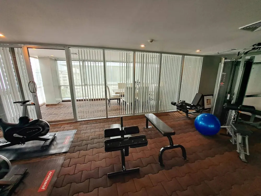 6D - 3 Bedroom Downtown Apartment With Shared Pool