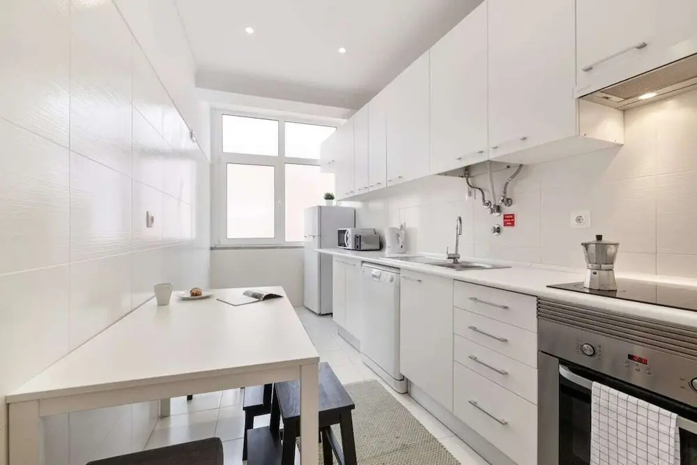 Minimalist 2bdr Apt in Lisbon, Excellent Location