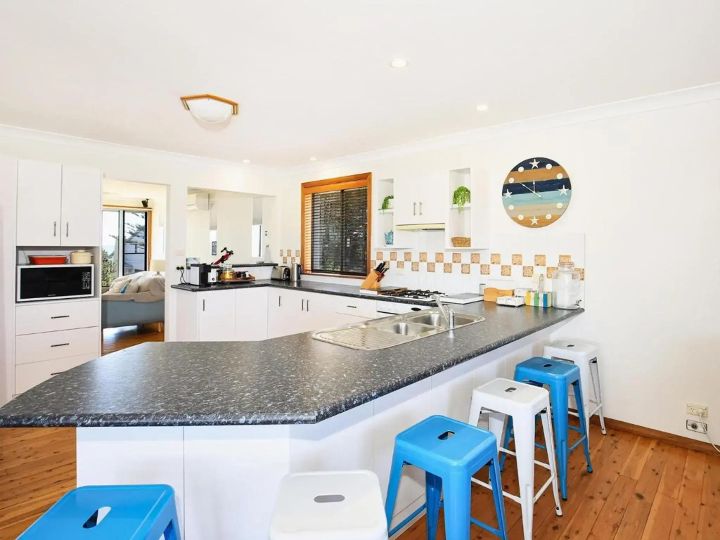 Shores I Pet Friendly I 1 Min Walk to Beach