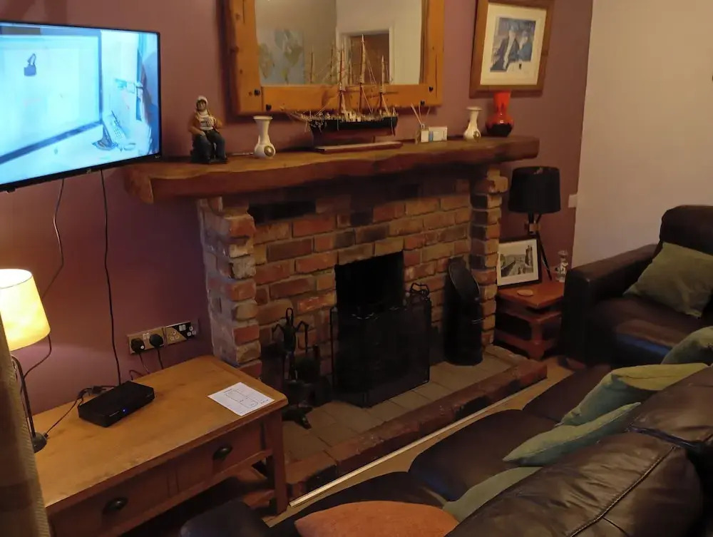 Cosy Cottage- Sleeps 4, Free Parking & Golf Nearby