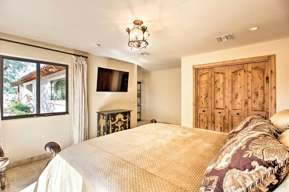 Luxe Tucson Vineyard Home w/ Views & Fire Pit