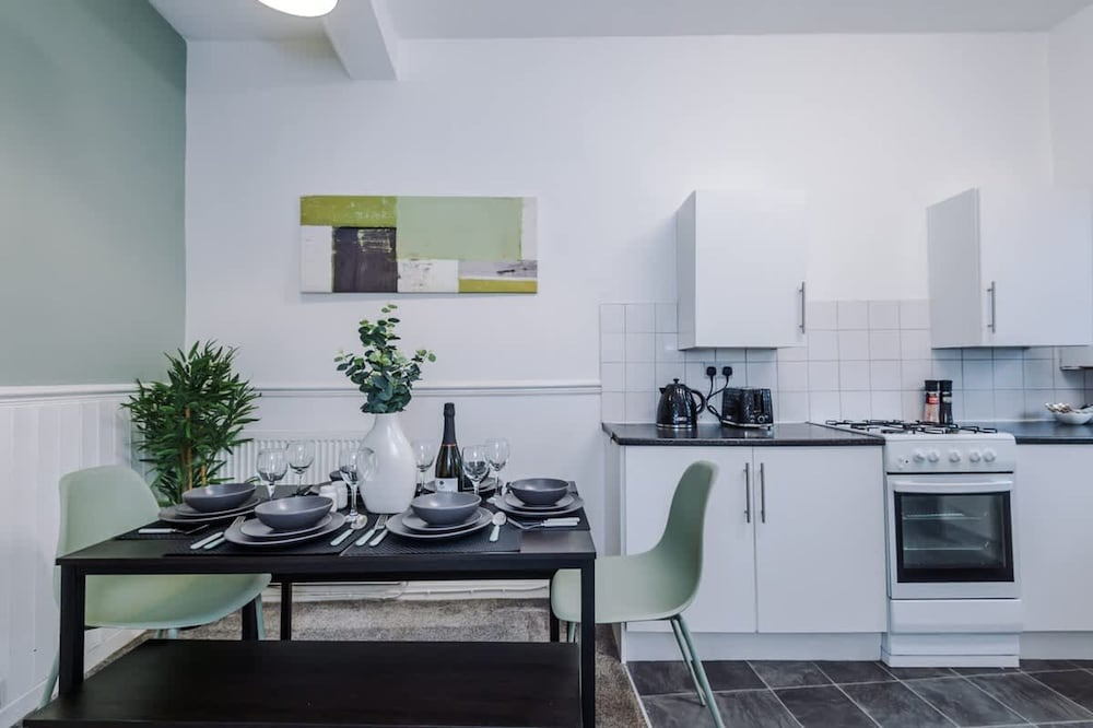 Spacious Home Ideal for Contractors Sleeps 7