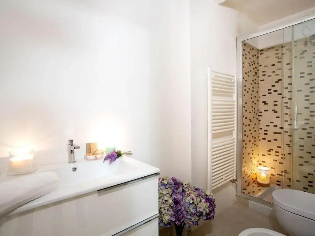 Sala Comacina Apartment No 1 (Sleeps 10)
