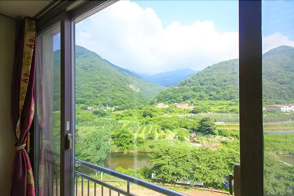 Yangsan Baegseong Eco View Pension