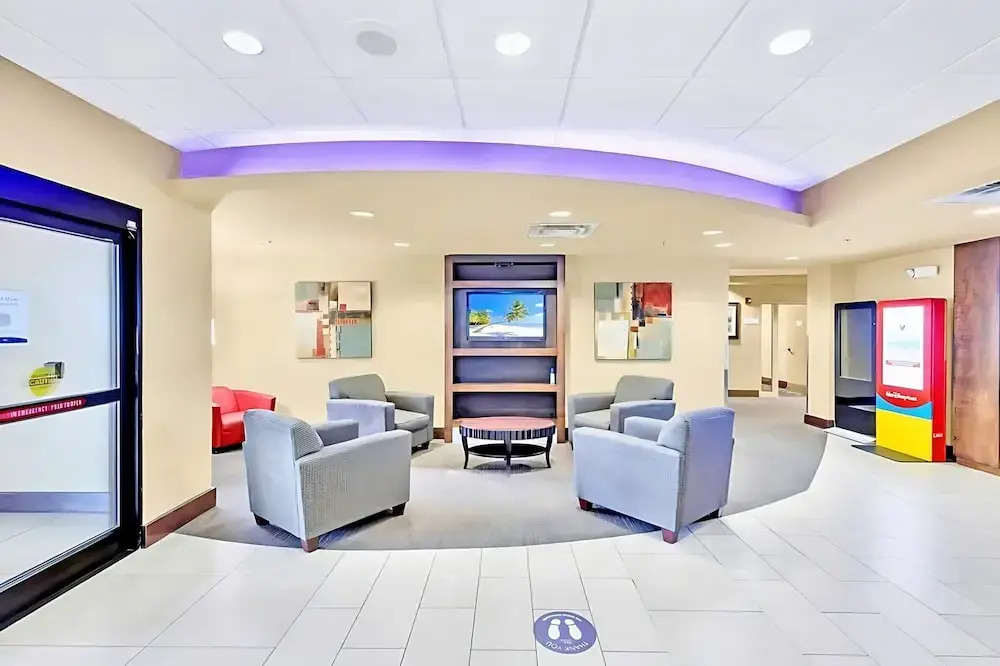 Inviting 1 Bedroom Apartment w Pool Near Disney