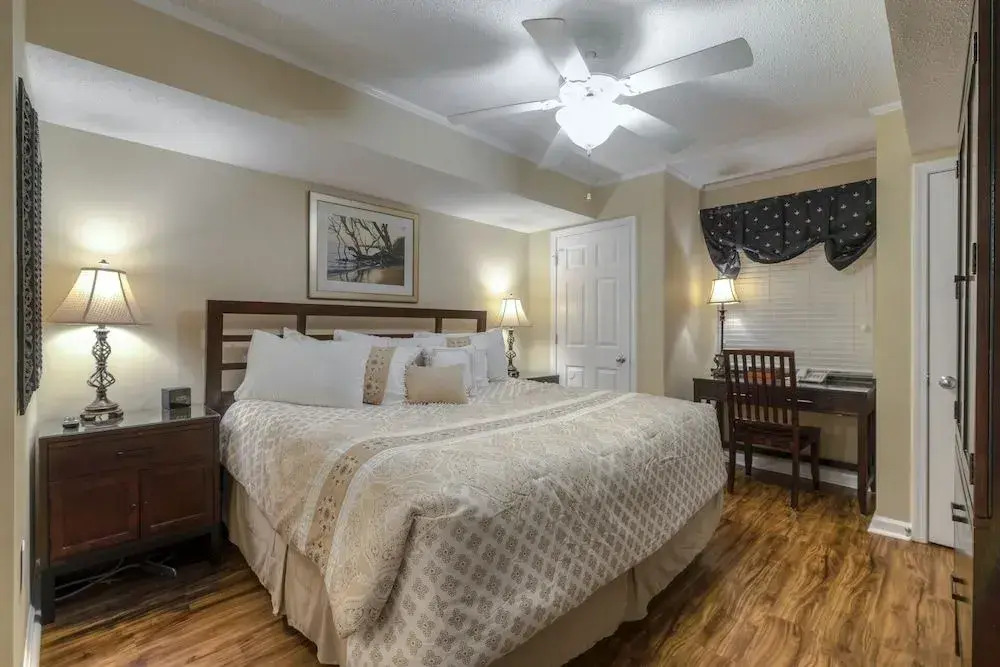 Yacht Clubs #1-503 - 3 Br Condo