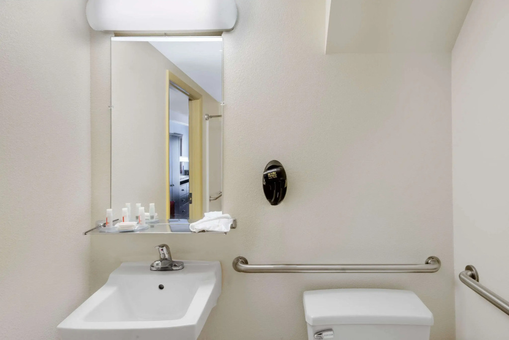 Days Inn by Wyndham Geneva/Finger Lakes