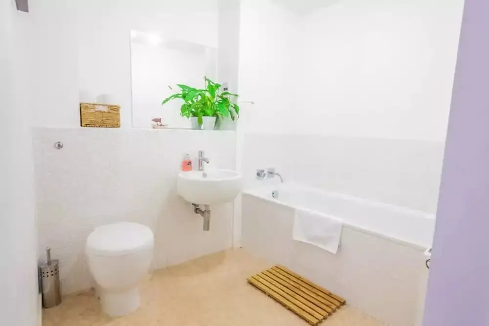 2 Bedroon Apartment With Balcony And Seaviews