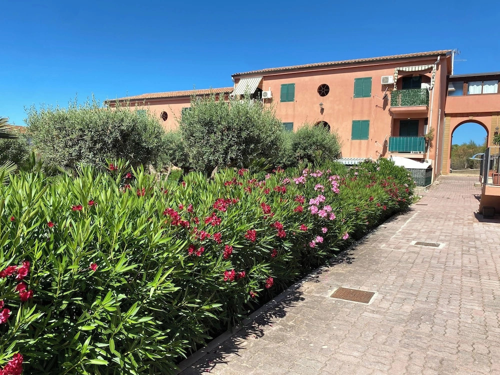 Apartment - Sleeps 3 & Swimming Pool