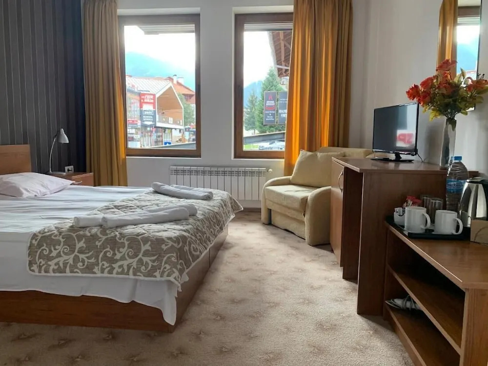 Room-granat Double Room 3- Next to Gondo