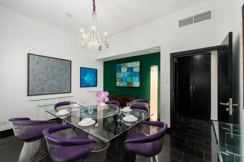 Artsy 4BR DIP Villa w Community Pool Gym