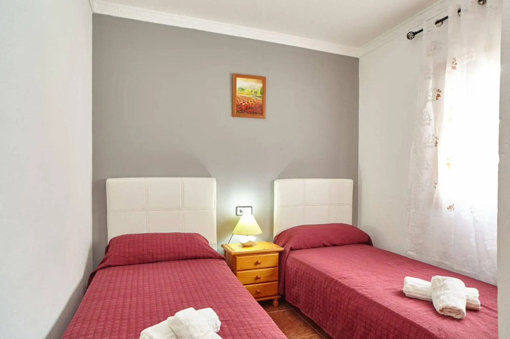 Villa by Playa den Bossa & Ibiza town 7min, BBQ