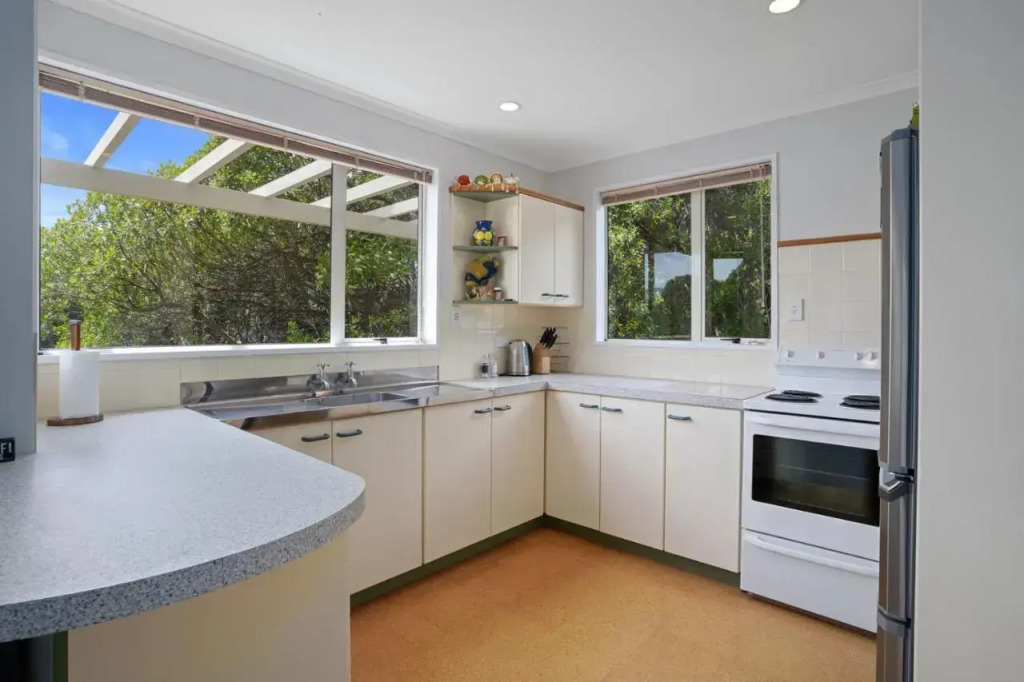 Little Unknown Bach at Taka - Takamatua Holiday Home