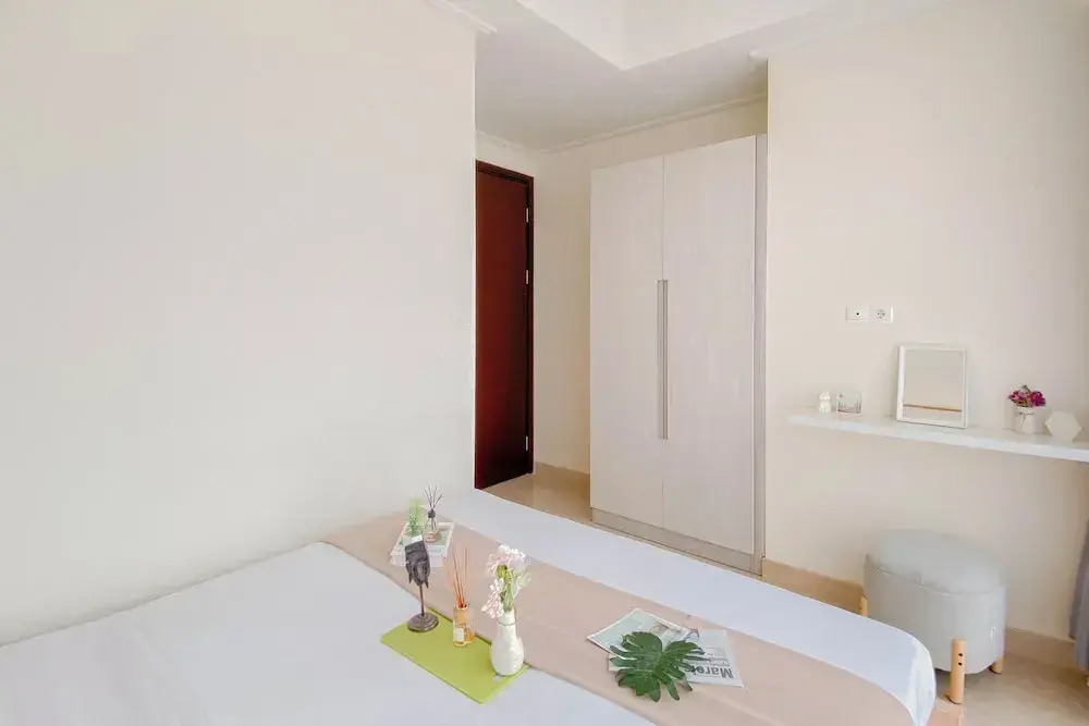 Big and Cozy 1BR with Working Room Menteng Park Apartment