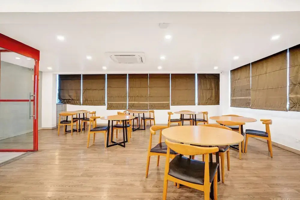 Hotel Woodland Suites Near Delhi Airport
