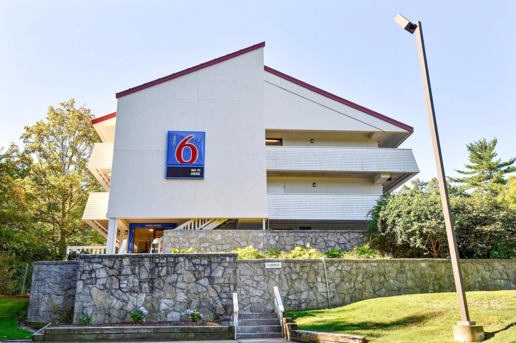 Motel 6-Nashua, NH - South