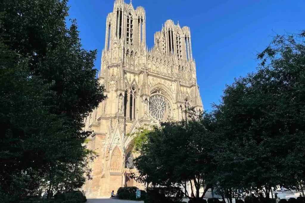 Superbe Loft 100m2 Proche Cathedrale Avec Parking