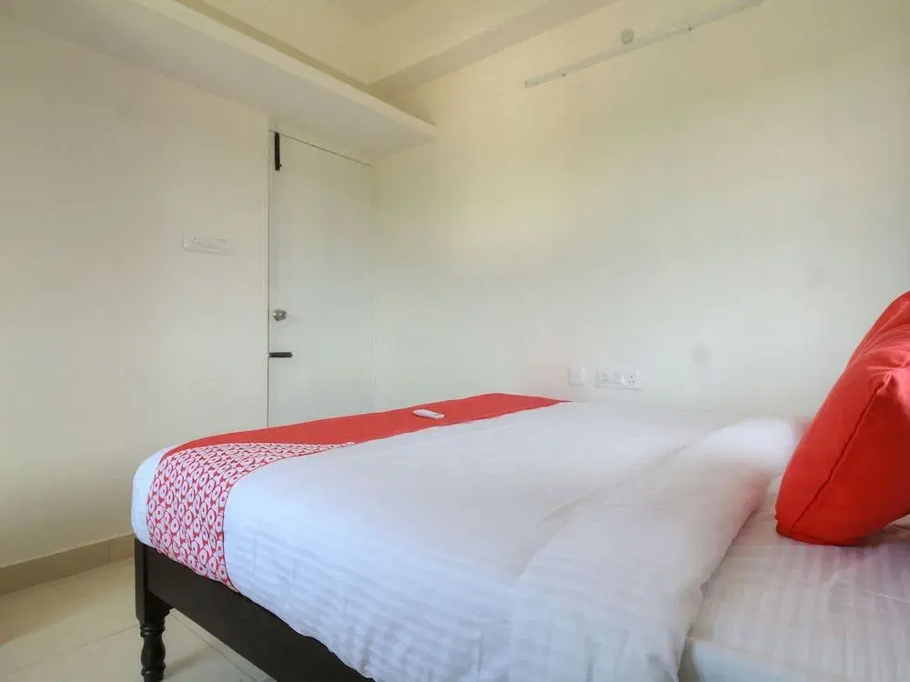 OYO 13943 Home Modern 2BHK Boat House