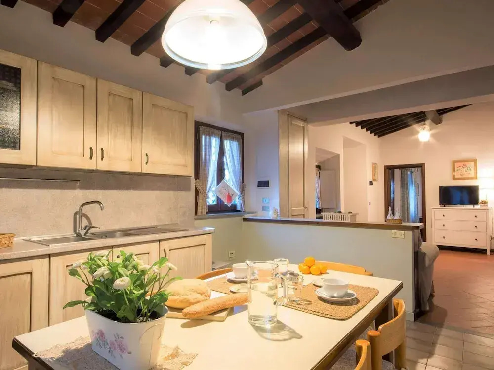Flat with shared pool and air conditioning