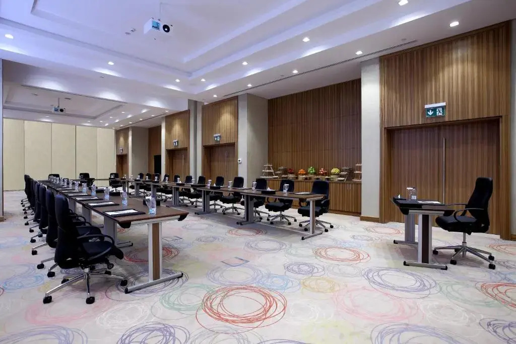 Radisson Blu Hotel and Convention Center, Riyadh Minhal