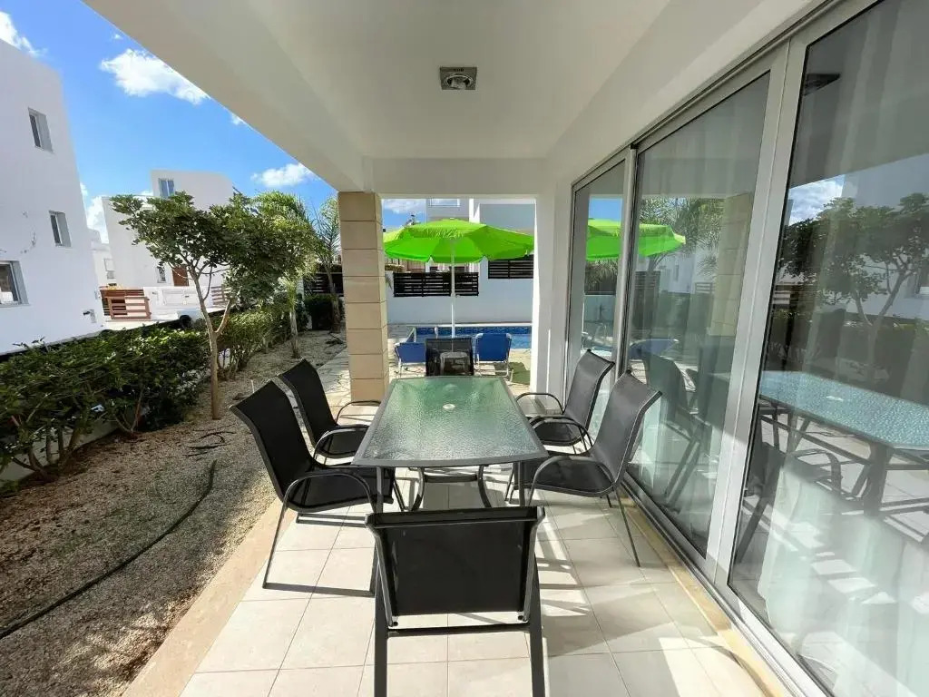 Villa Sunny Breeze In A Prime Spot Near Everything