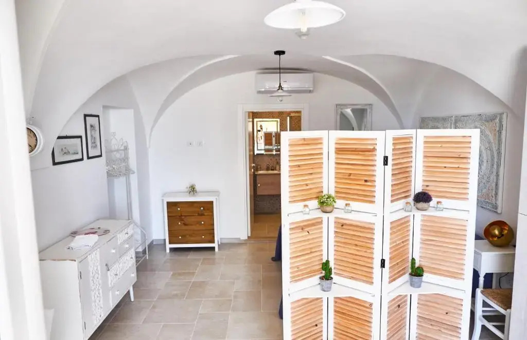 Equorum Prospectus 2 - OSTUNI CENTRO - Guest House