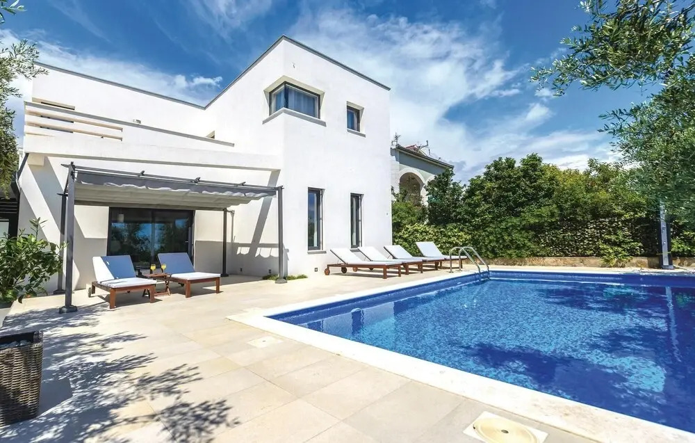 Nice Home in Trogir With Wifi and 4 Bedrooms
